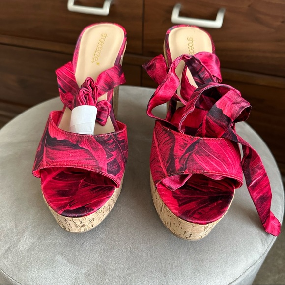 NWB Wedge Sandals - Picture 2 of 4